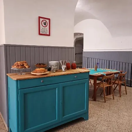 Domus Narnia Хостел *